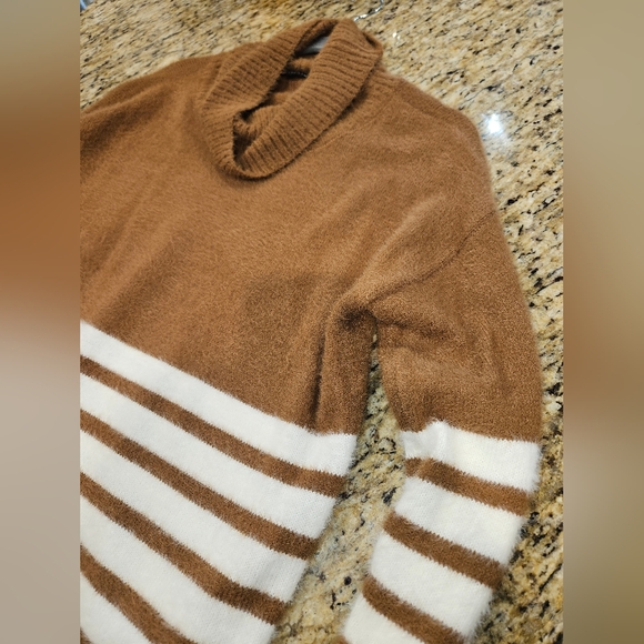 Cowlneck Sweater top, L - Picture 2 of 9